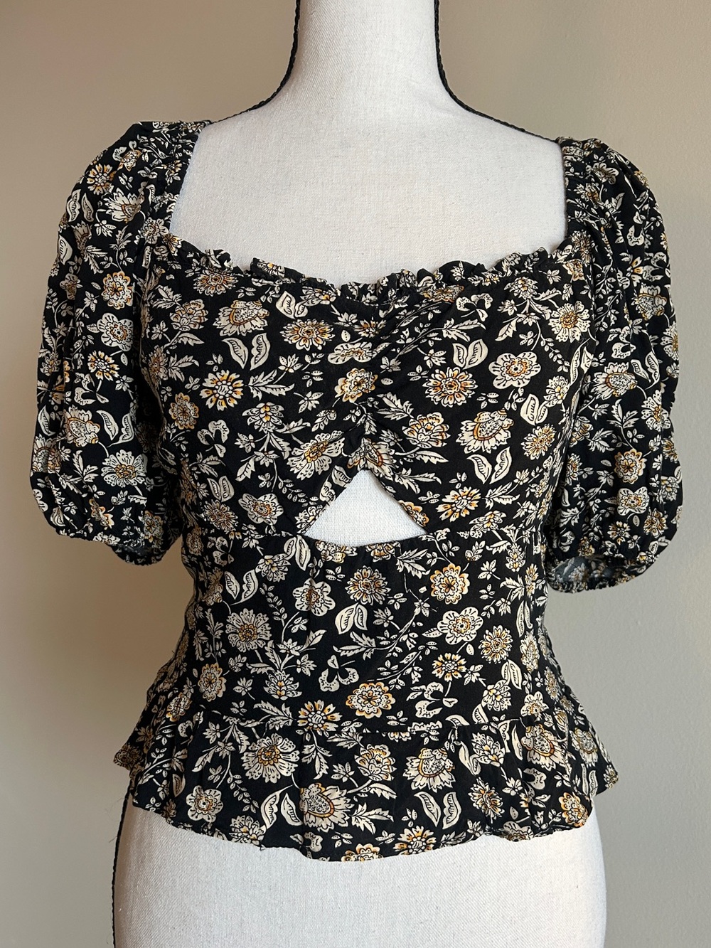 Black Floral Puff-Sleeve Square Neck Smocked Cutout Top
